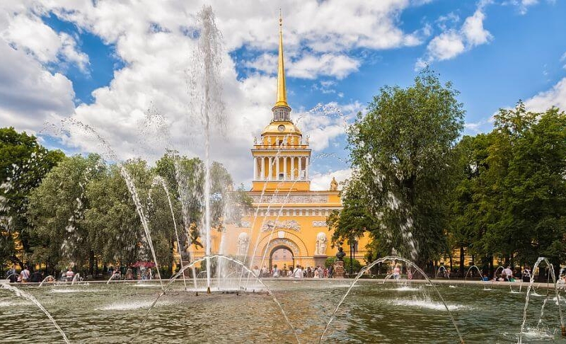 Какие фонтаны в Петербурге включат первыми